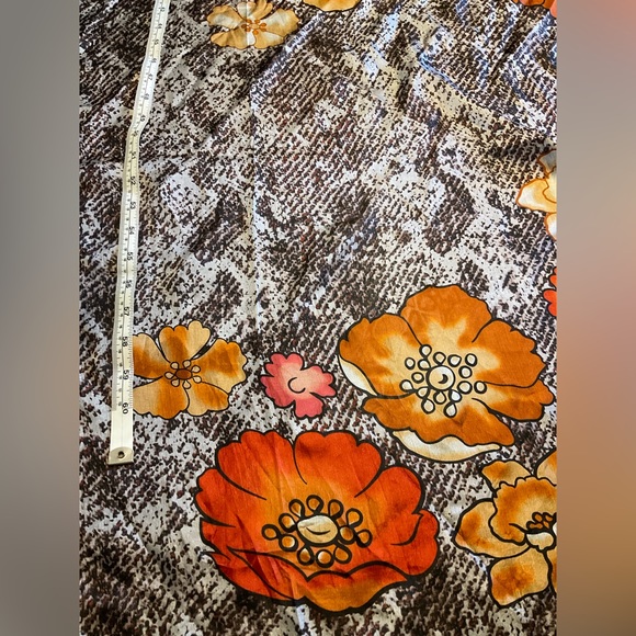 Bundle 3 of long scarves different sizes. One silk scarf and 2 polyesters. - Picture 11 of 12